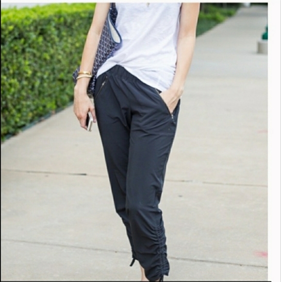 Athleta Pants - Athleta Aspire Navy Blue Capri Ruched Joggers